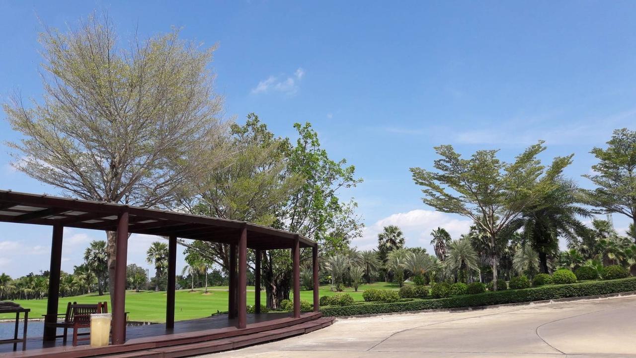 Suwan Golf & Country Club Konuk evi Nakhon Chai Si Dış mekan fotoğraf